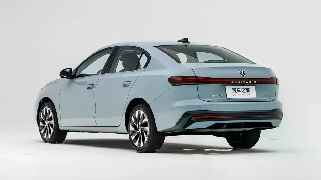 Volkswagen Sagitar S 2026 світло-блакитного кольору в ракурсі спереду збоку