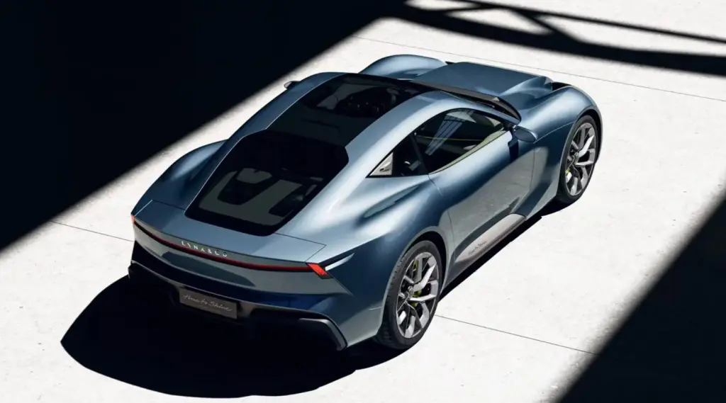 Lynk & Co GT Time to Shine — футуристичне спортивне купе в студійному освітленні