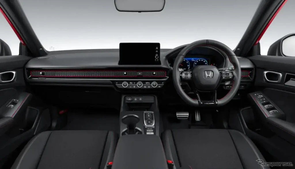 Honda Civic e:HEV RS червоного кольору у спортивному виконанні на офіційному зображенні