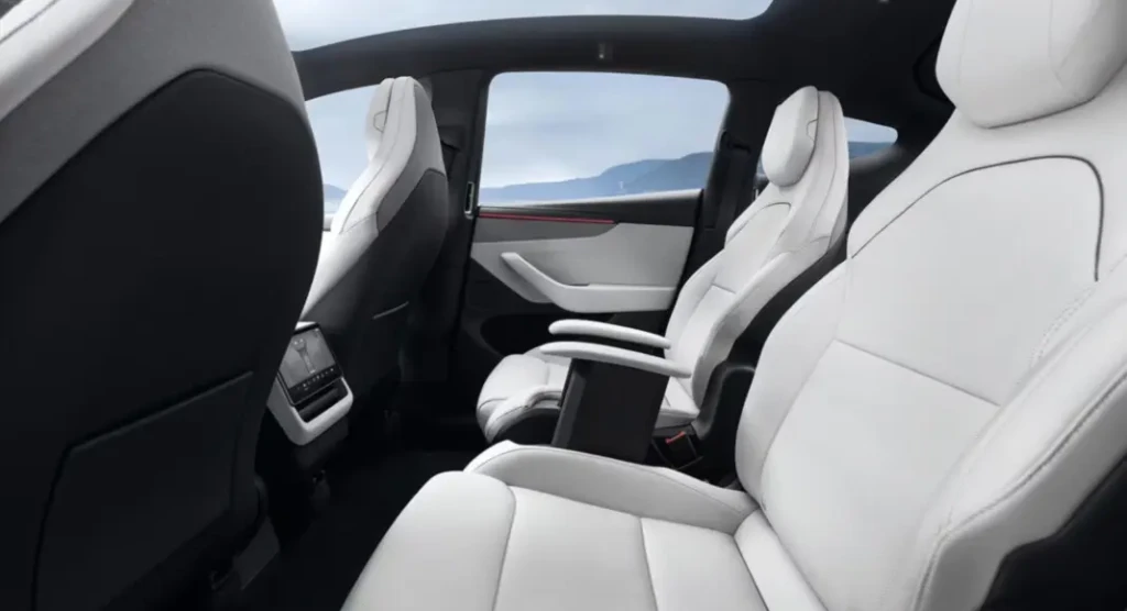 Tesla Model YL у камуфляжі під час дорожніх випробувань