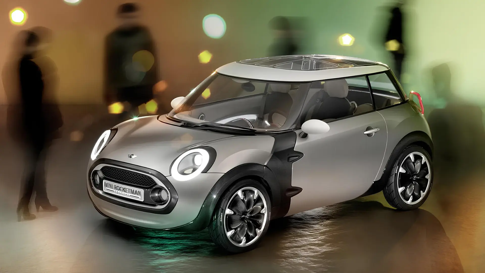 Маленький автомобіль Mini у виставковому просторі