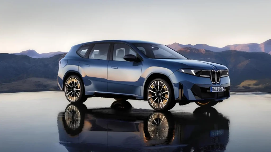 Синій BMW iX3 на тлі гірського пейзажу