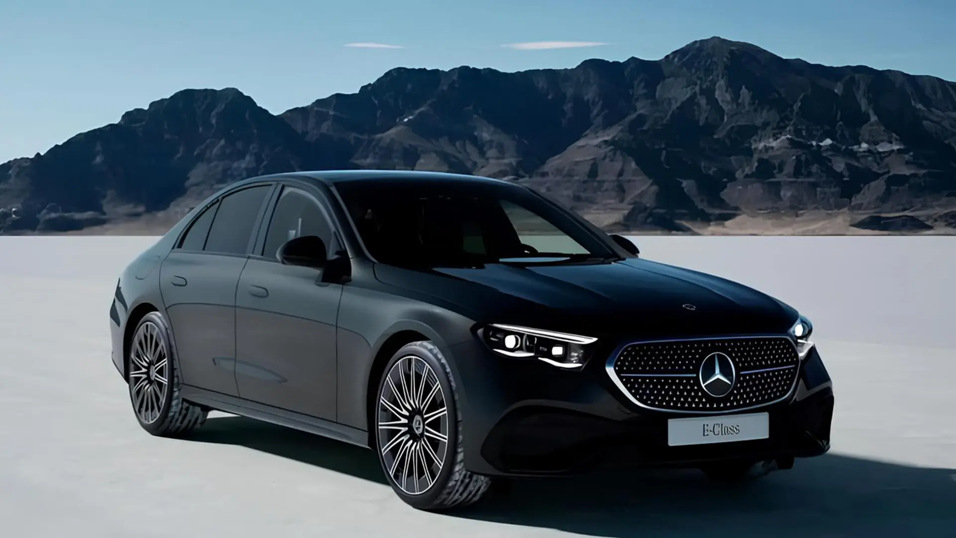 Mercedes-Benz E-Class на тлі гірського пейзажу
