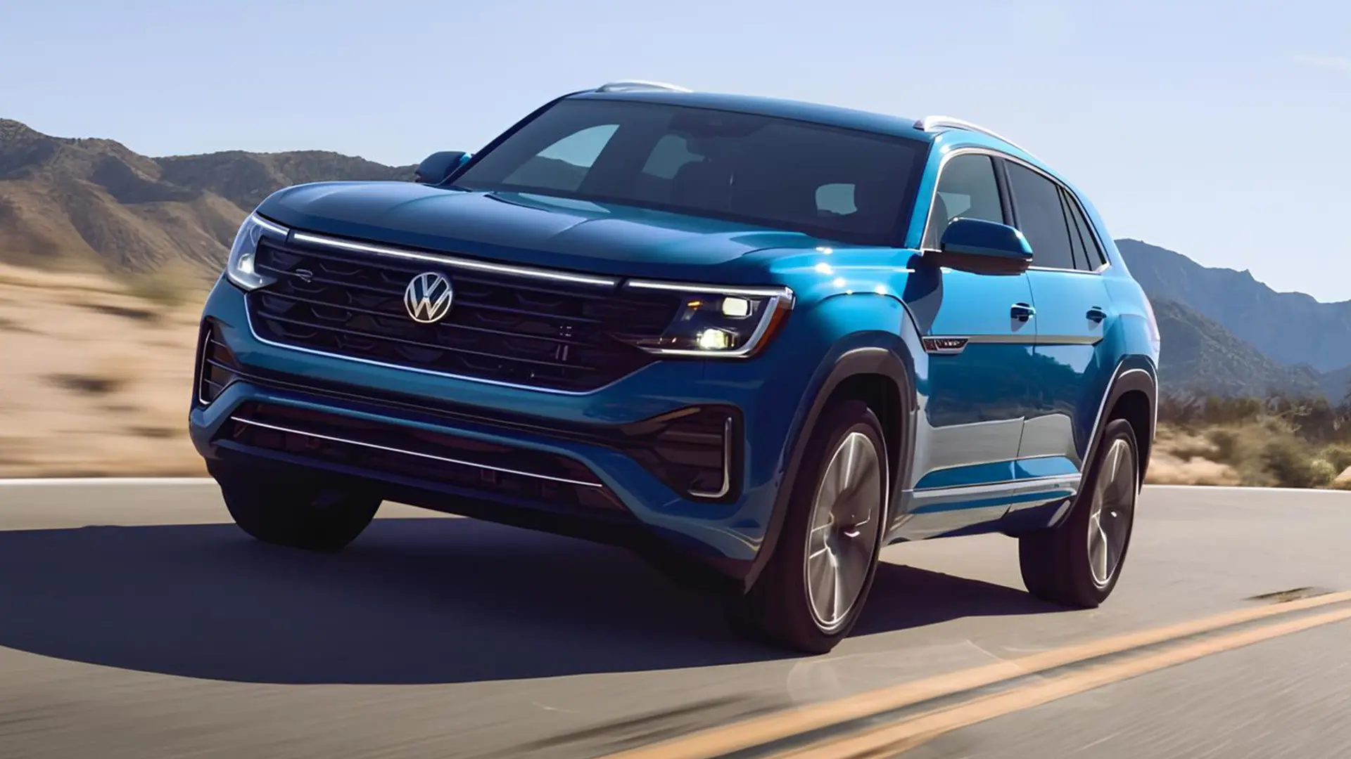 Синій позашляховик Volkswagen їде дорогою на тлі гір