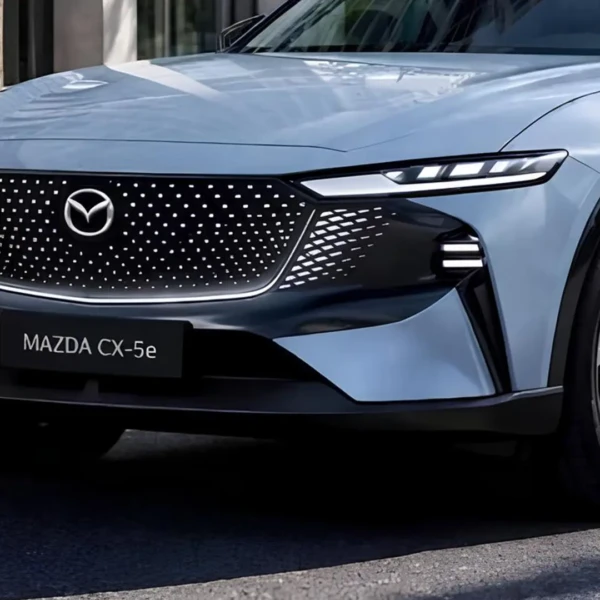 Електричний Mazda CX5e показали на нових рендерах