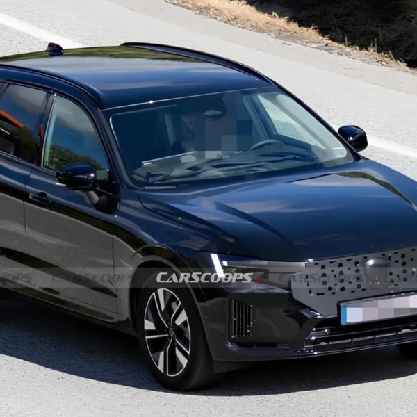 Новий Volvo XC60 помітили на тестах перед черговим оновленням