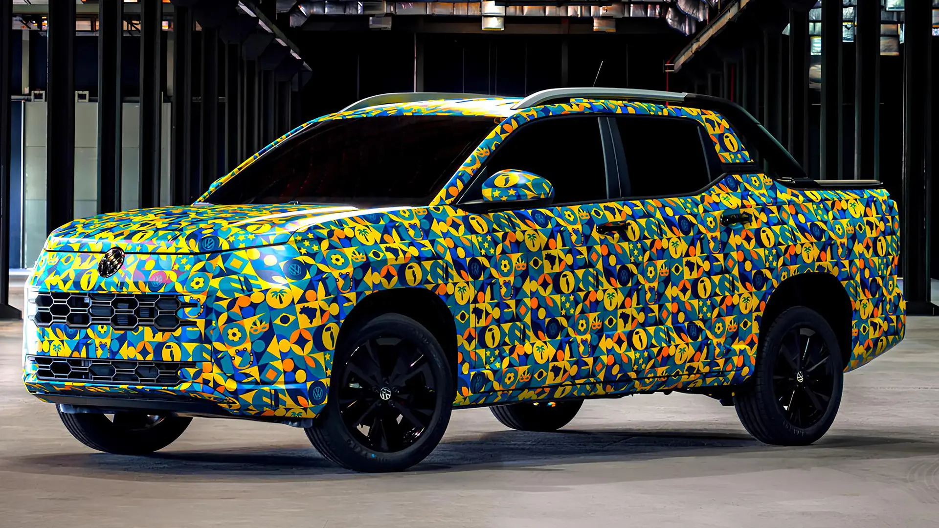 Volkswagen Tukan у яскравому камуфляжі під час презентації