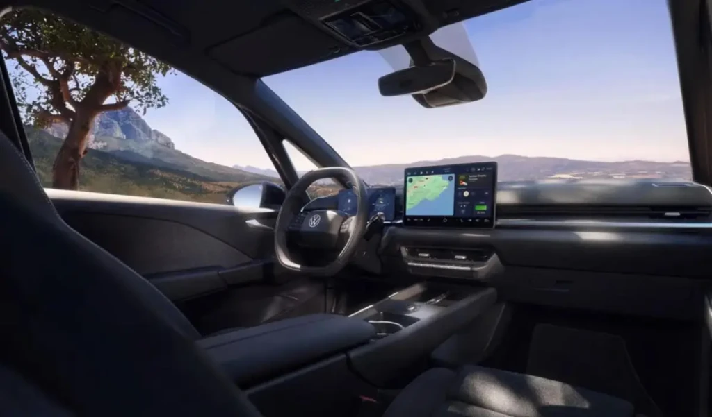 Volkswagen ID.3 Neo сірого кольору біля сучасної будівлі