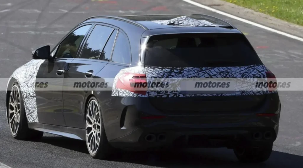 Mercedes-AMG C 53 Estate 2027 в камуфляже во время дорожных тестов