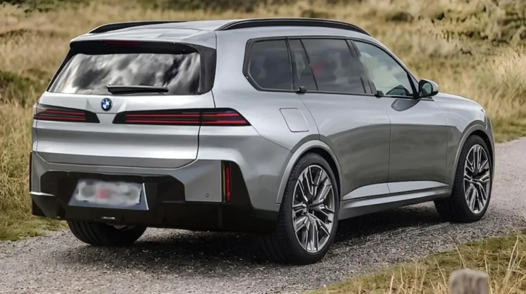 Білий BMW X7 2028 року на тлі пагорбів