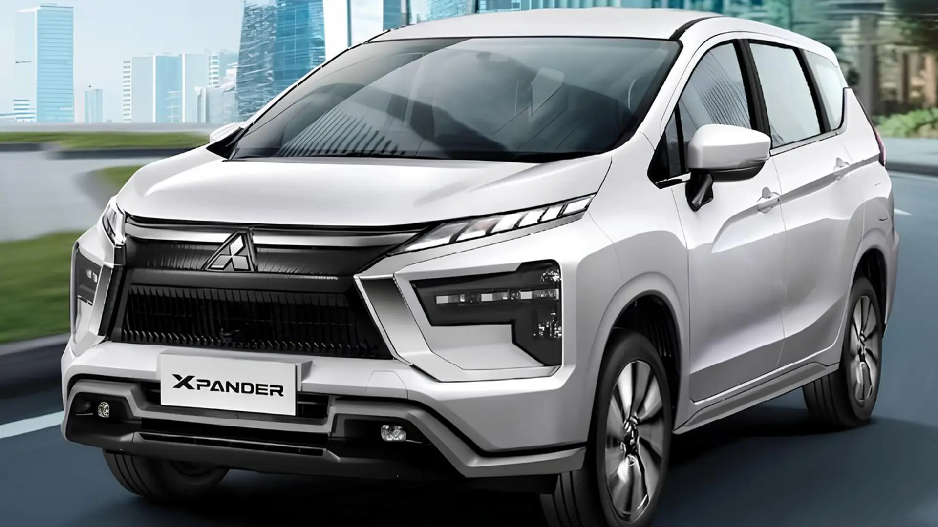 Mitsubishi Xpander нового покоління білого кольору на міській дорозі